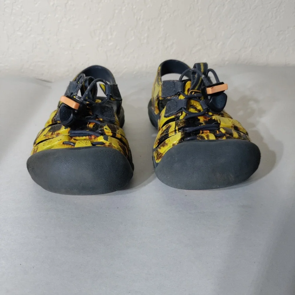 Keen Newport H2 Kids Yellow Black Tie Dye Water Sandals Outdoor Shoes Size 9